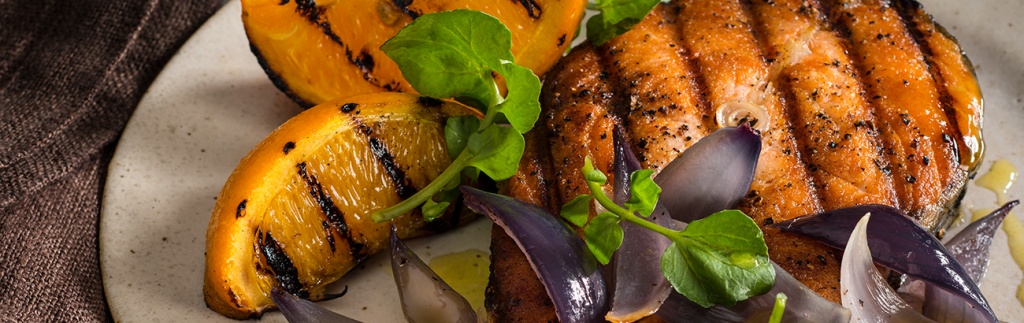 Grilled Salmon with Red Onions