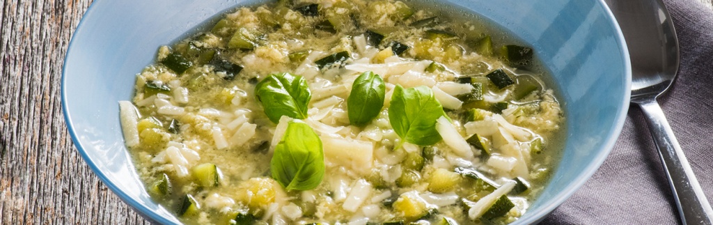 Zucchini Soup with Cheese and Eggs