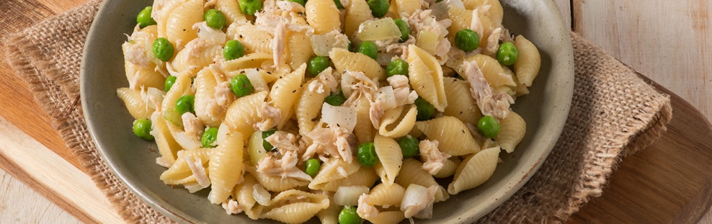 Pasta Shells with Tuna, Peas, and Lemon