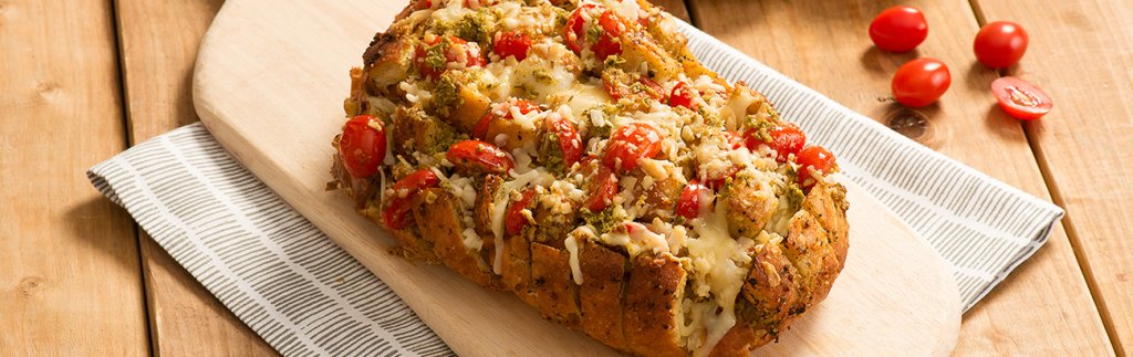 Pull-Apart Cheesy Pesto Garlic Bread
