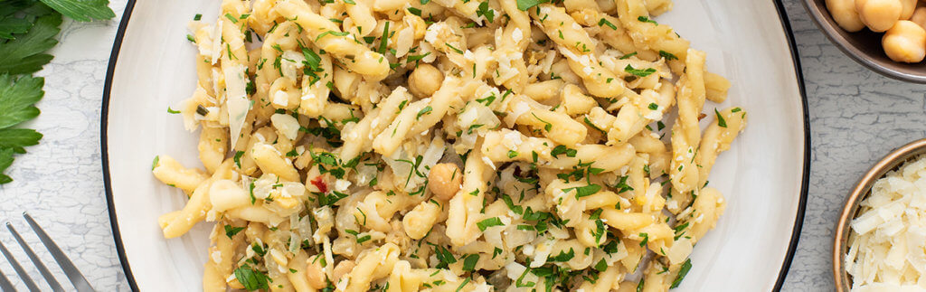 Lemony Pasta with Chickpeas and Parsley